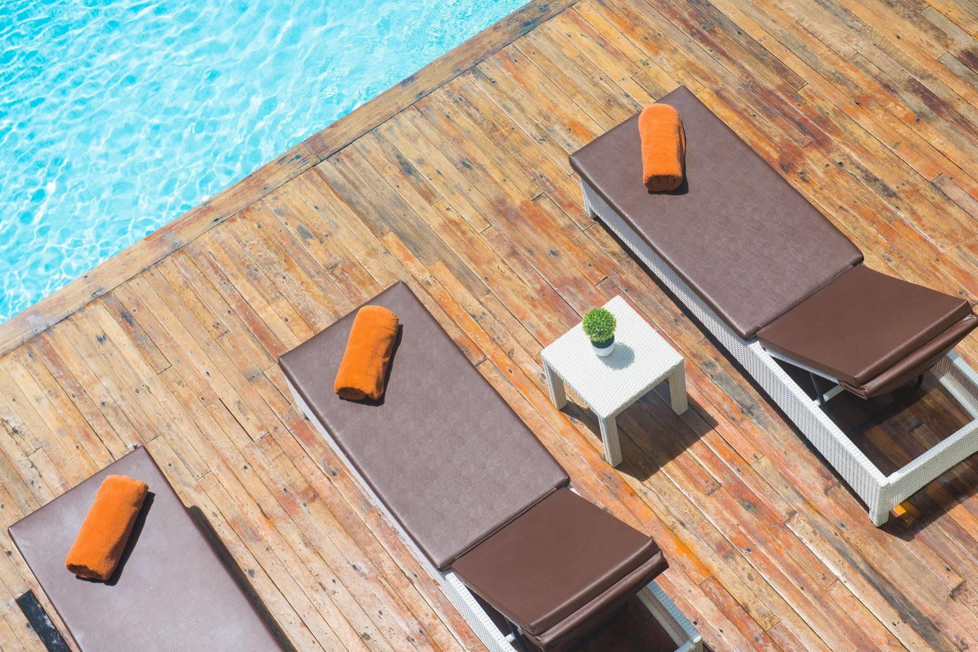 Tetris Hotel Ao Nang Exterior photo